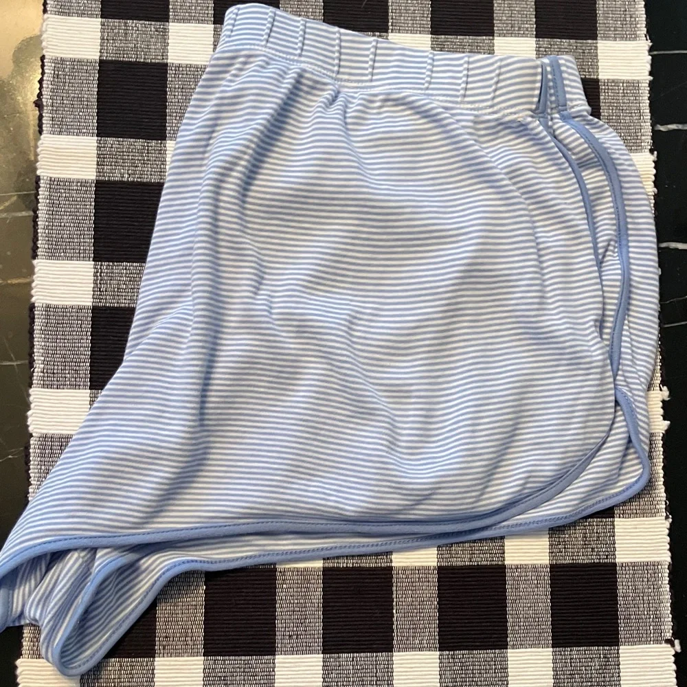 Lake Pima cotton striped shorts in Hydrangea - Picture 6 of 6